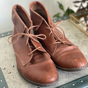 Steve Madden Fall Booties in brown. Size 8.5.